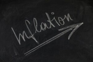 Mit 4,5 Prozent stieg die Inflationsrate im Oktober auf einen neuen, seit 28 Jahren nicht mehr verzeichneten Spitzenwert. Für November hält die Bundesbank sogar eine noch höhere Rate für möglich.