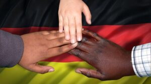 Versicherer informieren über Schutz bei der Flüchtlingshilfe
