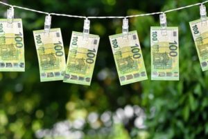 Deutsche sparen verstärkt – und mit Verlust