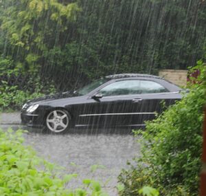 Kfz-Unwetterschäden 2021 fast doppelt so hoch wie im Durchschnitt